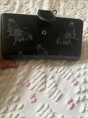 Black Butterfly Print Women's Wallet - Stylish Snap Closure